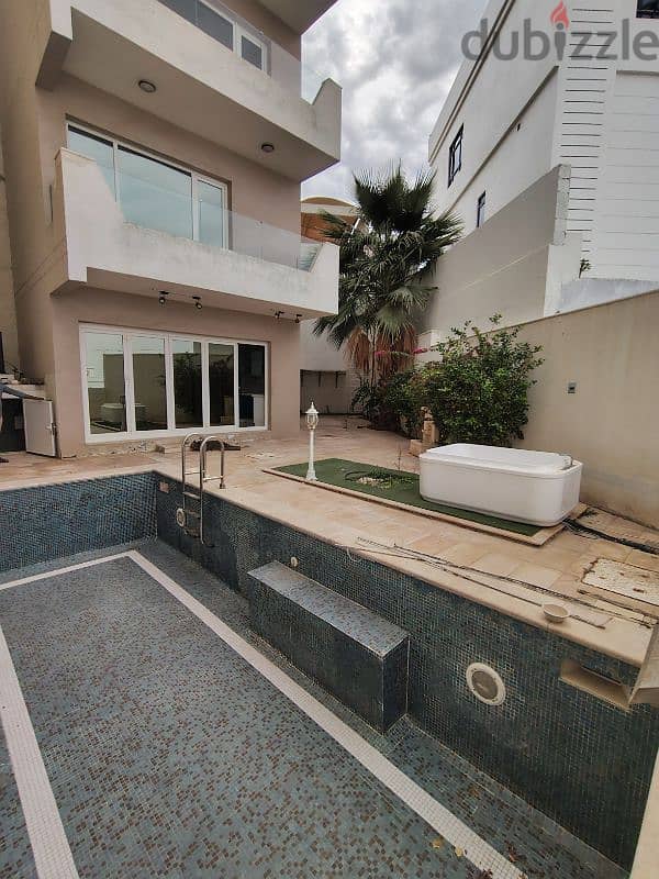 villa for rent at qurum hills- 3 bedroom 19