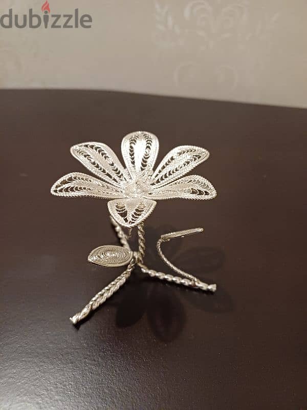 Decorative silver flower 0