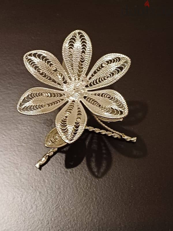 Decorative silver flower 1