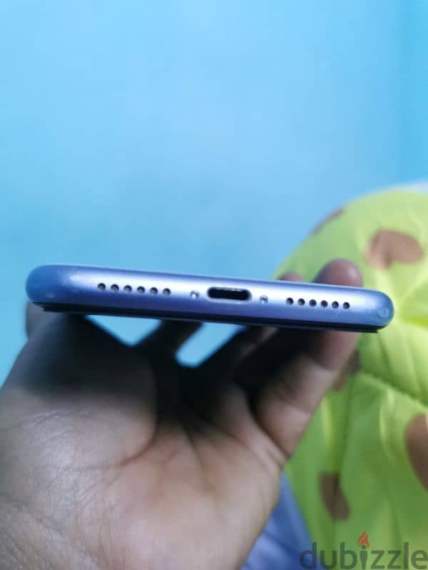 urgent sell iPhone 11 3