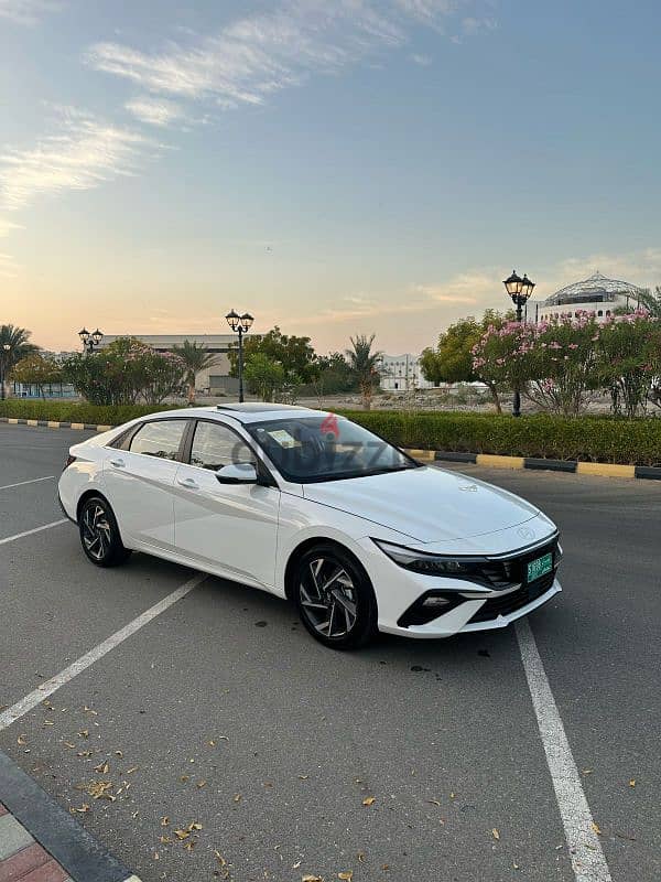 Hyundai Elantra 2024 0