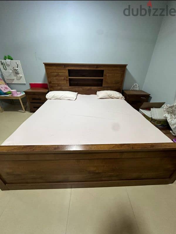 king size bed with matress and 2 side table 0