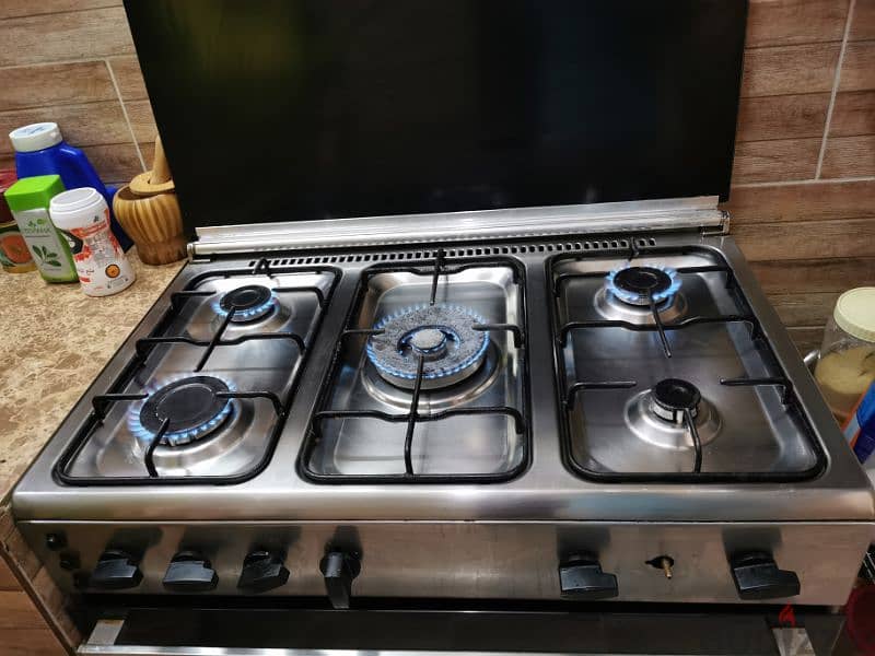 5 stove top gas oven, with rotary action oven. URGENT SALE 1