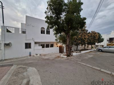 5 BR + 1 Maid’s Room Villa – Qurum Heights Road