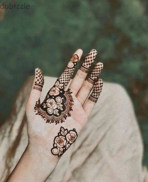 Henna Artist or Mehndi Artist   فنانة الحناء 0