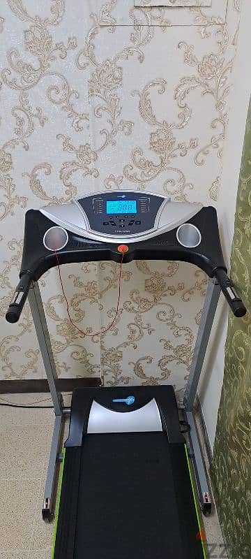 Treadmill Very Good Condition Like new (Can be Delivere also) 4