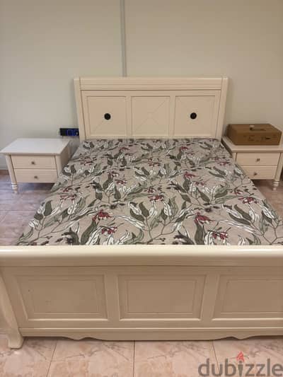 queen size bed with sidetable and mattress