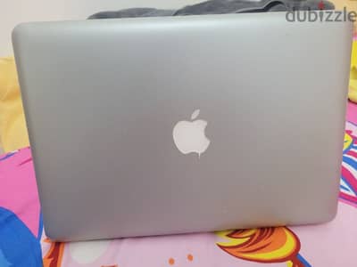 Mac book good condition oll good