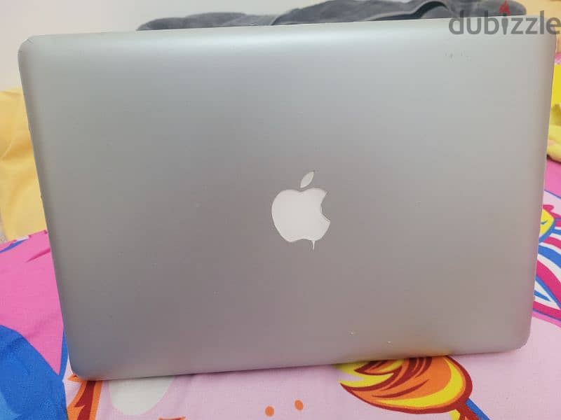 Mac book good condition oll good 0