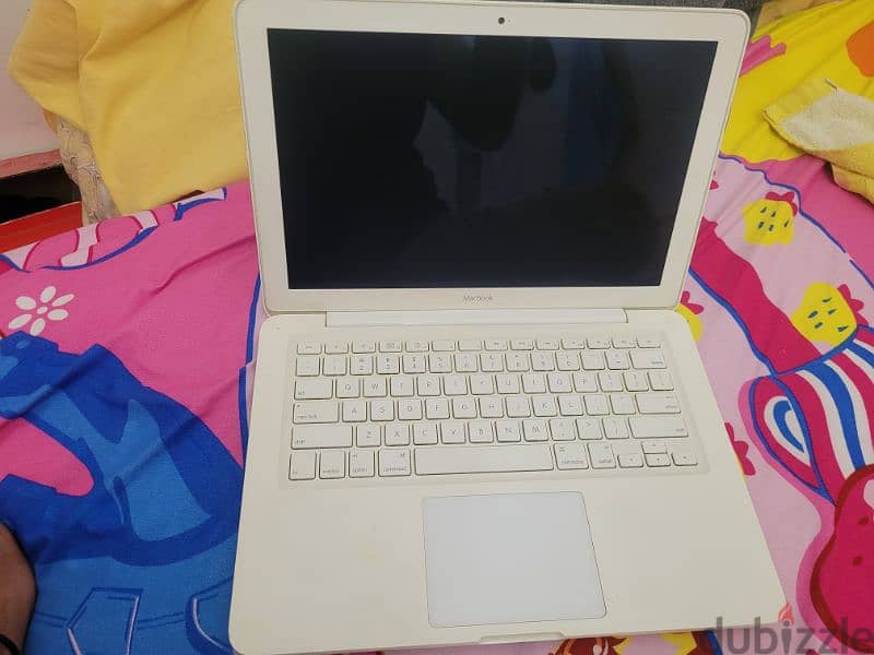 Mac book good condition oll good 1