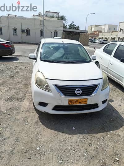 Nissan Sunny 2012