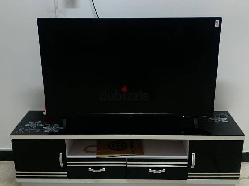 New condition LCD 32 inches samrt with wifi LCD TCL 3