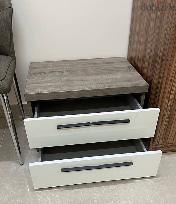 bed side table / nightstand 2