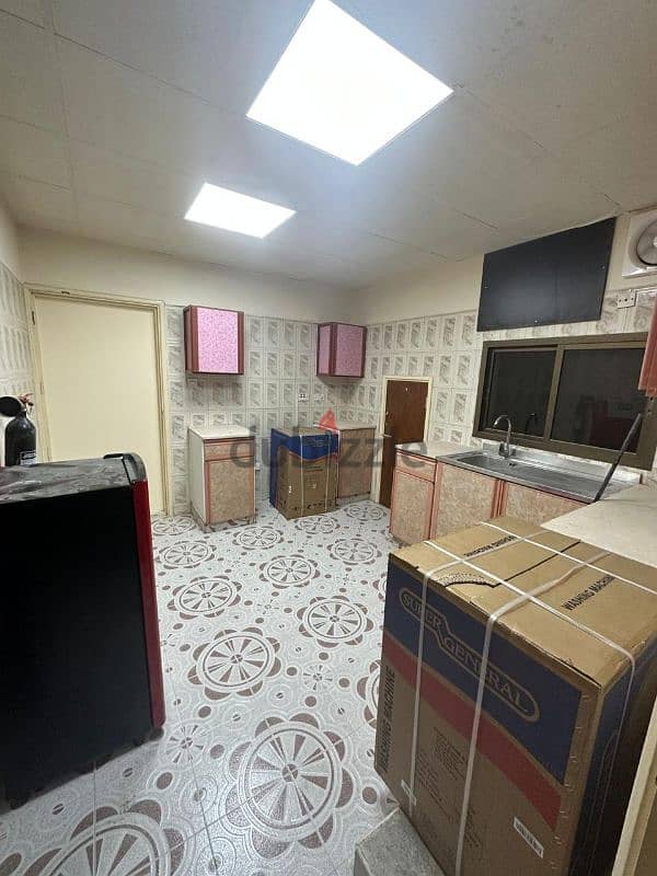 ستديو مفروش راقى بالخوير furnished studio for rent in alkhawir 0