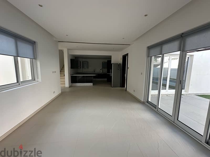 4+1 BD |  Private pool  | the wave 8