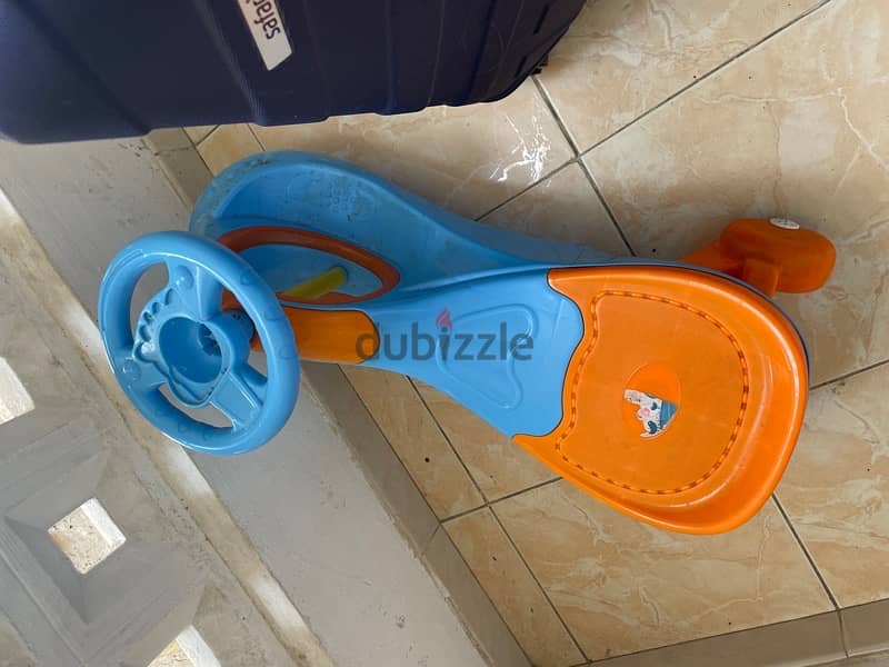 kids tricycle and tollo car good condition 2