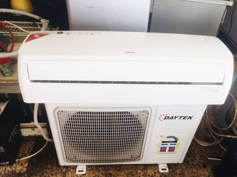 daytek 1.5 ton split Ac new gas R410 0