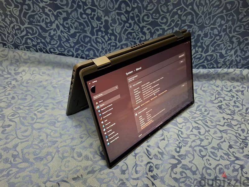 Great foldable laptop available in excellent condition. 1