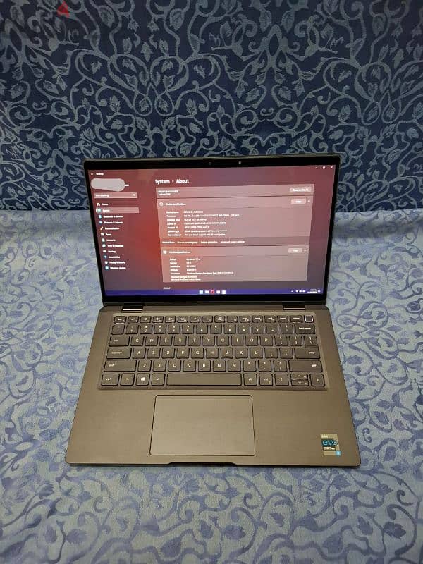 fine foldable laptop available in excellent condition 1