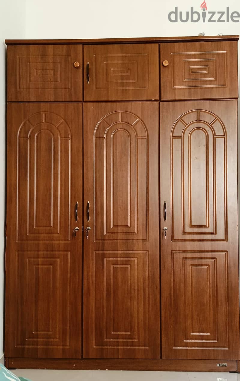 3 Door wardrobe for urgent sale 0