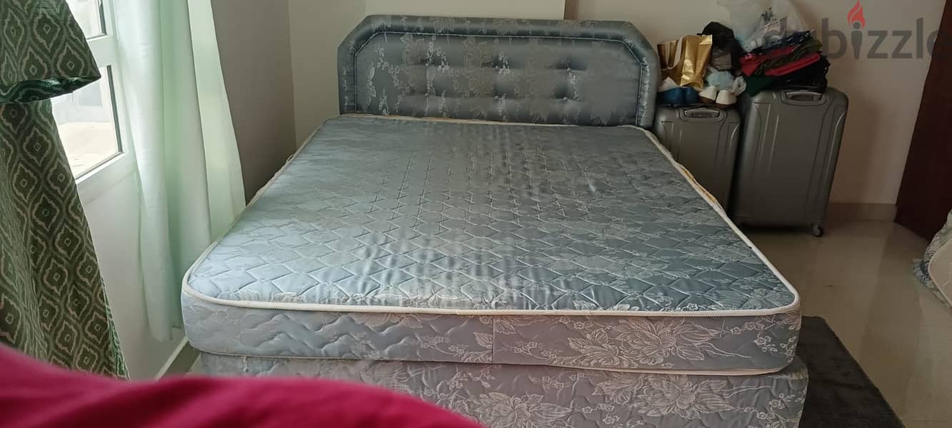 Queen size bed for sale 1