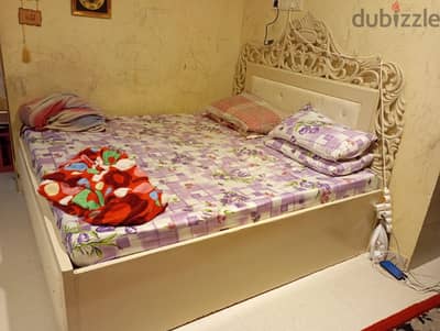 bed space available in alkhoud 7