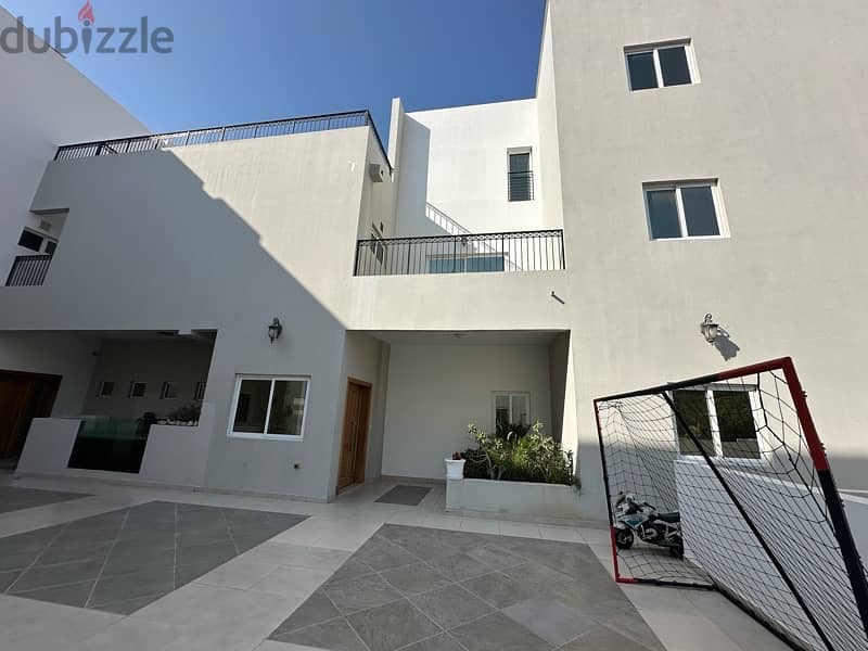 4+1 BD |  Modern | Small compound 19