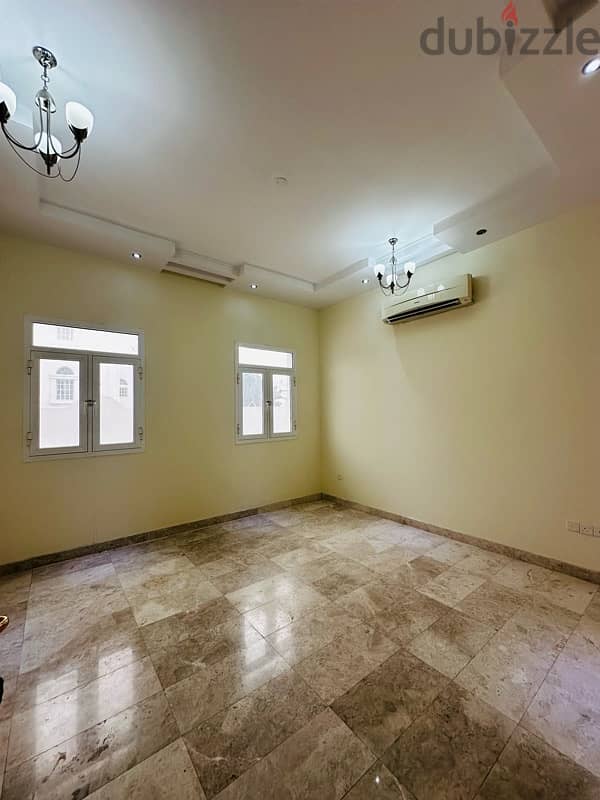 6 bedroom villa for rent shatti al Qurum 4