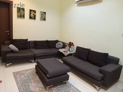 طقم جلوس بحالة جيدة جداً 60 OR Sofa set in very good condition