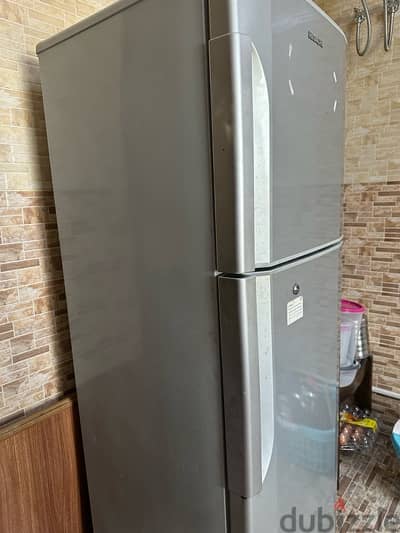 Hitachi 220L fridge