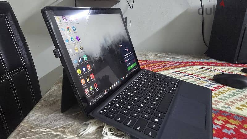 Latitude 5285 - detachable laptop and tablet 2