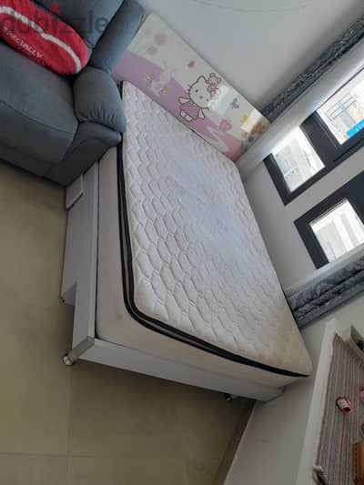 سرير bed