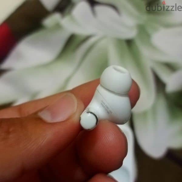 Apple airbuds designed by Apple in California Assembled in USA 8