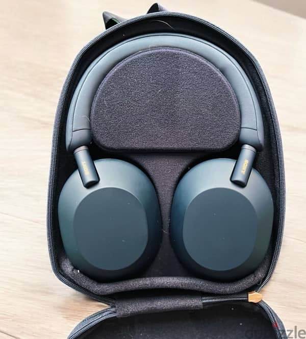 Sony WH-1000XM5 Noise-Canceling Headphone 3