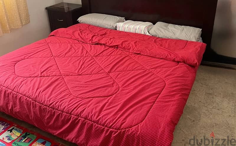 Duvet 240x260 cm with bedsheet لحاف كبير مع ملايه سرير 0