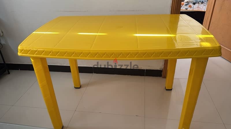 plastic dining table 0