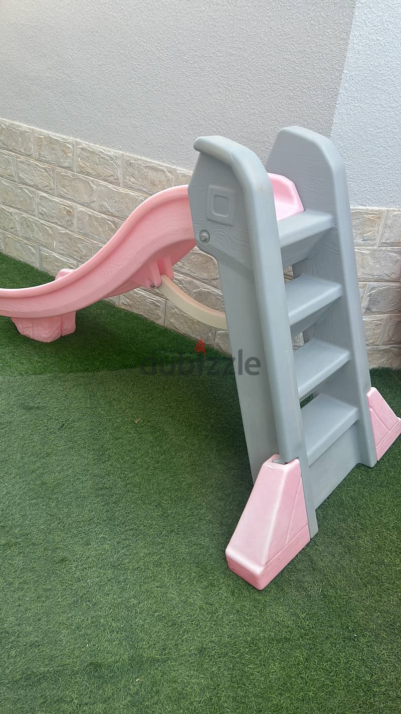 Play house with free slide 3