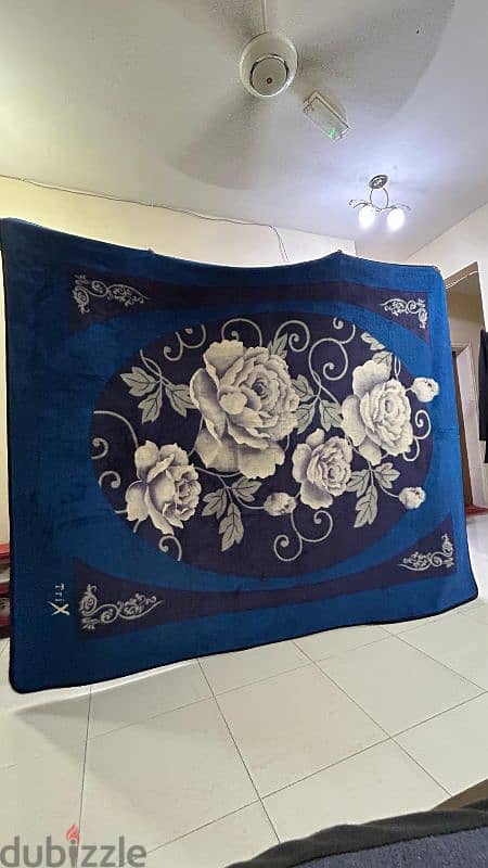 Blue colour King size blanket for sale 0