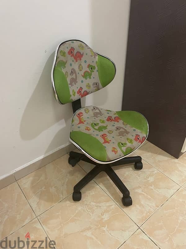 study chair in good condition 0