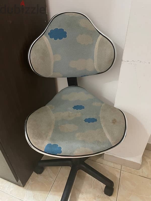 study chair in good condition 1