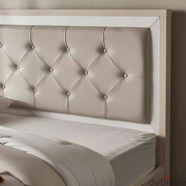 king bed with w nightstands سرير مزدوج مع مجرات جانبية 1