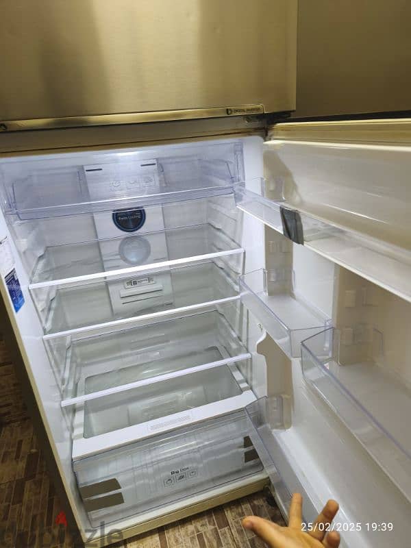 refrigerator in good condition 1