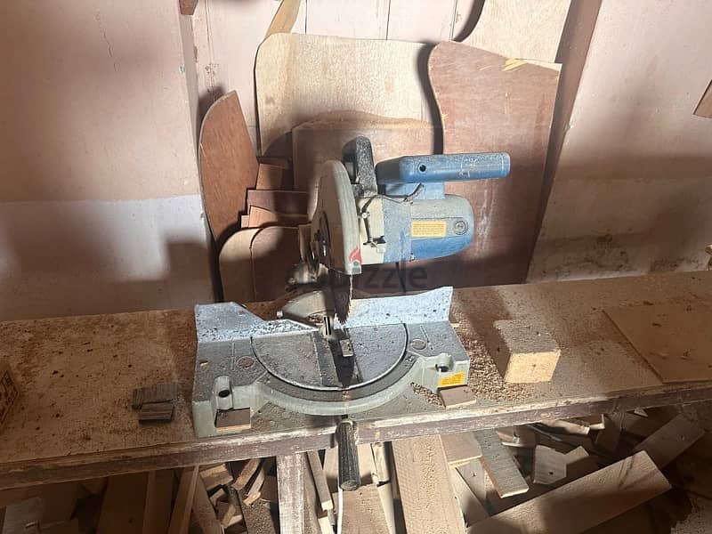 carpentery machines ادوات وماكينات خياطة ومنجرة اثاث  للبيع بسعر مناسب 5