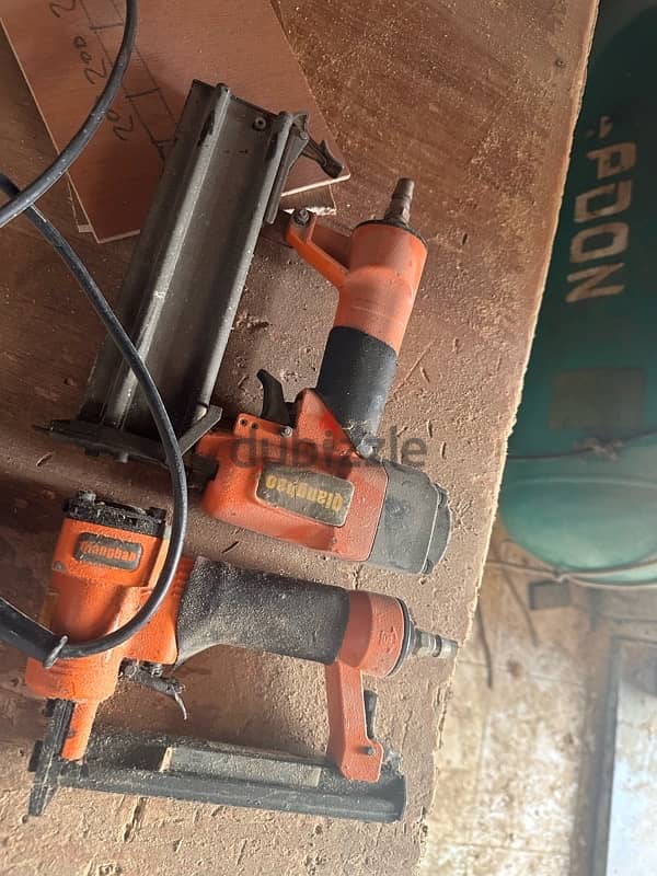 carpentery machines ادوات وماكينات خياطة ومنجرة اثاث  للبيع بسعر مناسب 10