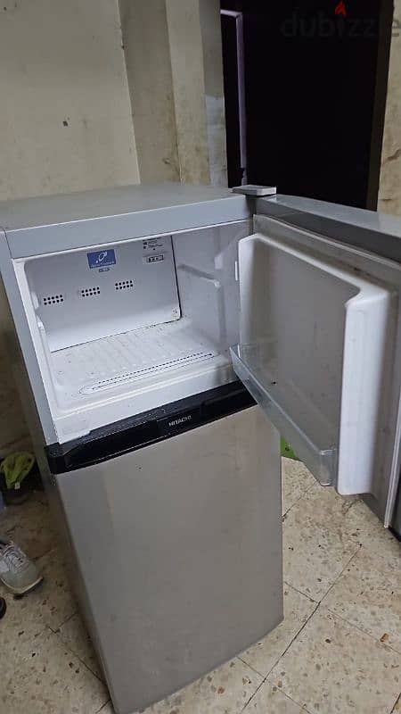 Hitachi fridge with good condition 1