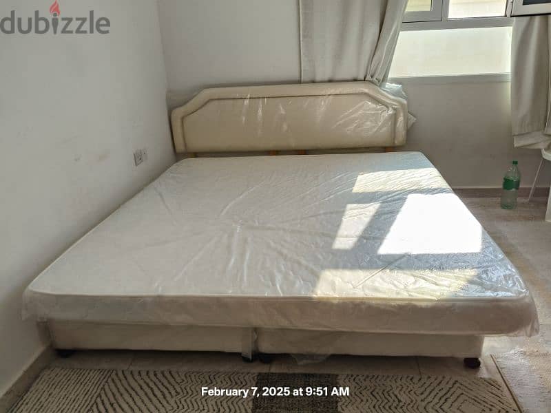 KING SIZE BED AND MATTRESS 3