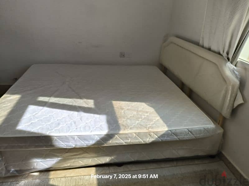 KING SIZE BED AND MATTRESS 4