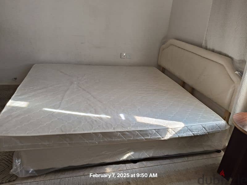 KING SIZE BED AND MATTRESS 6