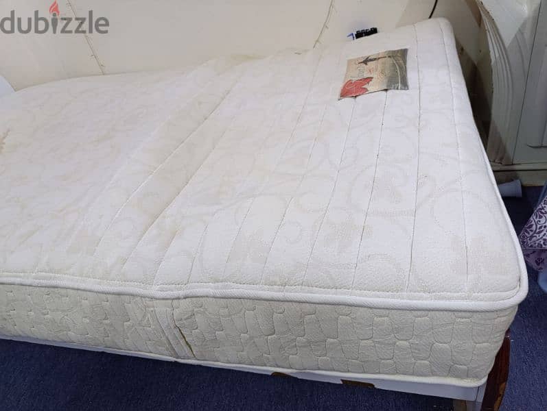 queen mattress 0