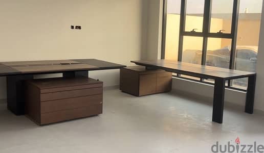 كراسي وطالولات مكاتب للبيع بسعر جداً ممتاز  ‏Sale office Tables